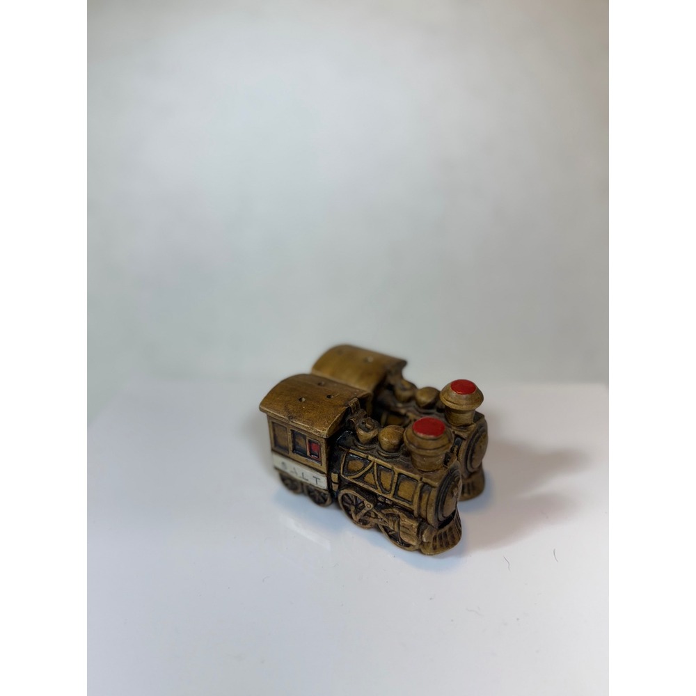 Vintage Train Salt and Pepper Shaker Set Nostalgic Decorative Kitchenware - Picture 2 of 4